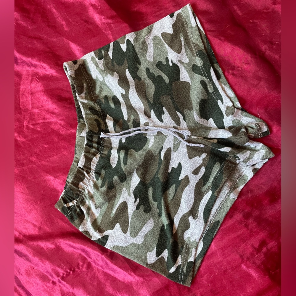 Bobbie brooks camo sleep shorts size small